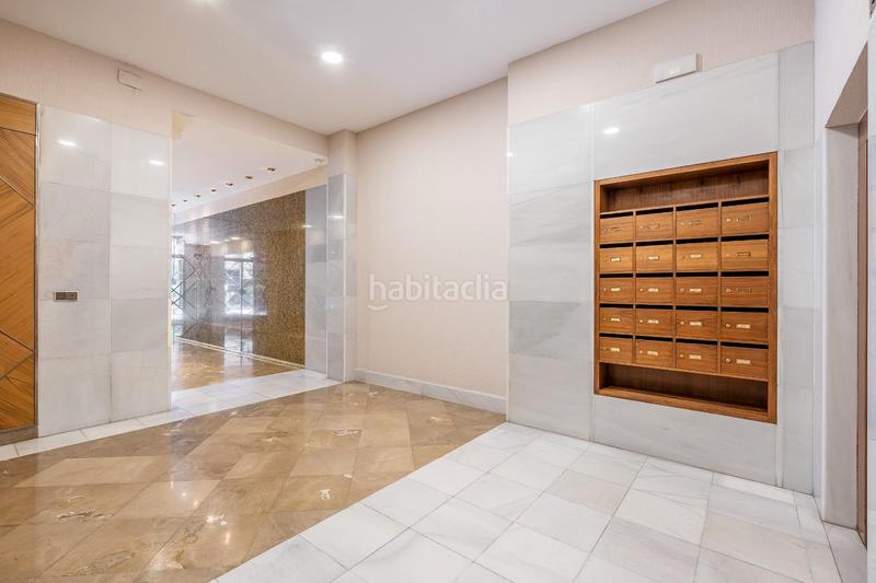 Foto 1c234f0b-0afb-48d3-8283-3298effc543d. Piso descubre este magnífico piso en el corazón , ubicado en la emblemática calle ángel ganivet. con una superficie total de en Granada