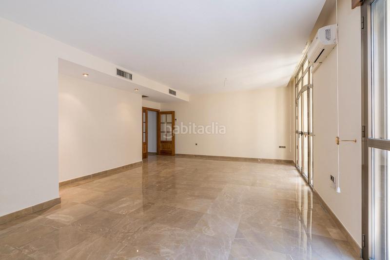 Foto 2bfc3ac5-a896-42c6-96f9-8ce862cc701f. Piso descubre este magnífico piso en el corazón , ubicado en la emblemática calle ángel ganivet. con una superficie total de en Granada