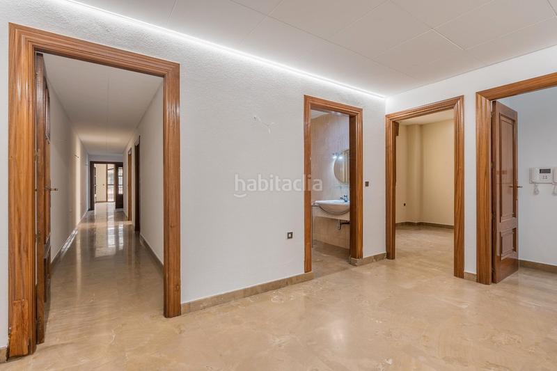 Foto 32bcf2c8-2462-43e2-bd3e-b04412270aa2. Piso descubre este magnífico piso en el corazón , ubicado en la emblemática calle ángel ganivet. con una superficie total de en Granada