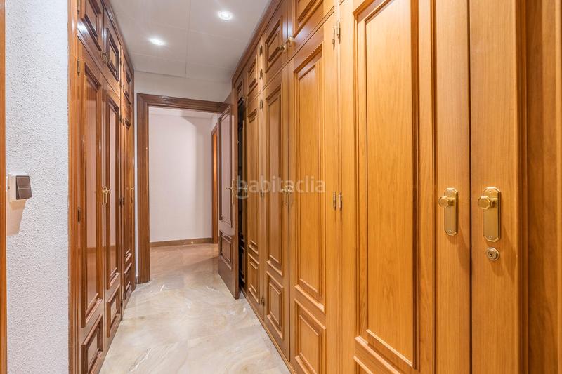 Foto a3078285-5994-4bdf-932f-a99ac9eed527. Piso descubre este magnífico piso en el corazón , ubicado en la emblemática calle ángel ganivet. con una superficie total de en Granada