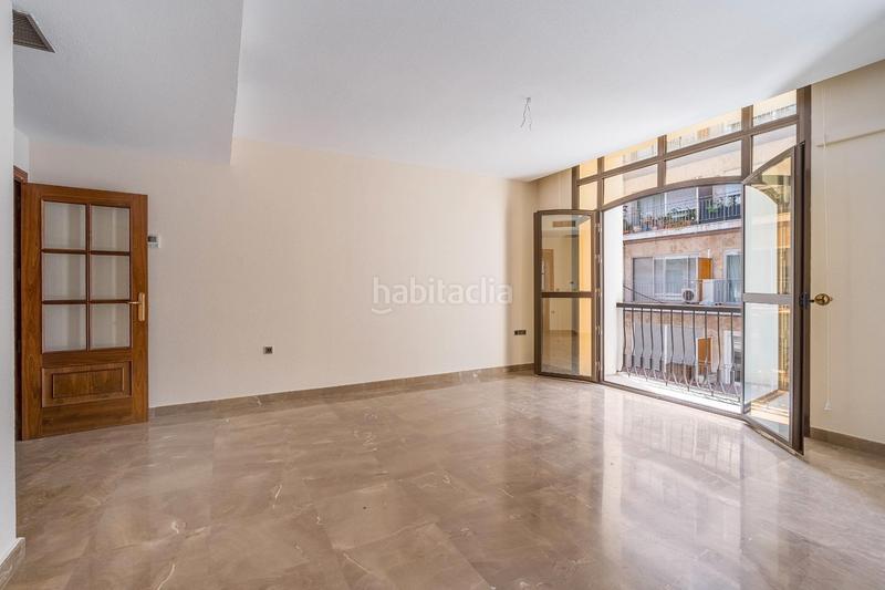 Foto da2ad496-49f8-438a-b166-192fe0018024. Piso descubre este magnífico piso en el corazón , ubicado en la emblemática calle ángel ganivet. con una superficie total de en Granada