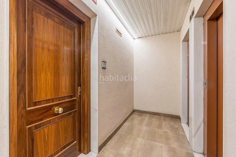 Foto df4cc26b-0dbf-4976-ae97-575972ed958c. Piso descubre este magnífico piso en el corazón , ubicado en la emblemática calle ángel ganivet. con una superficie total de en Granada