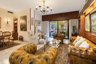 Piso  Avenida divina pastora. ¡vive en el corazón de granada con todo el confort y lujo que me