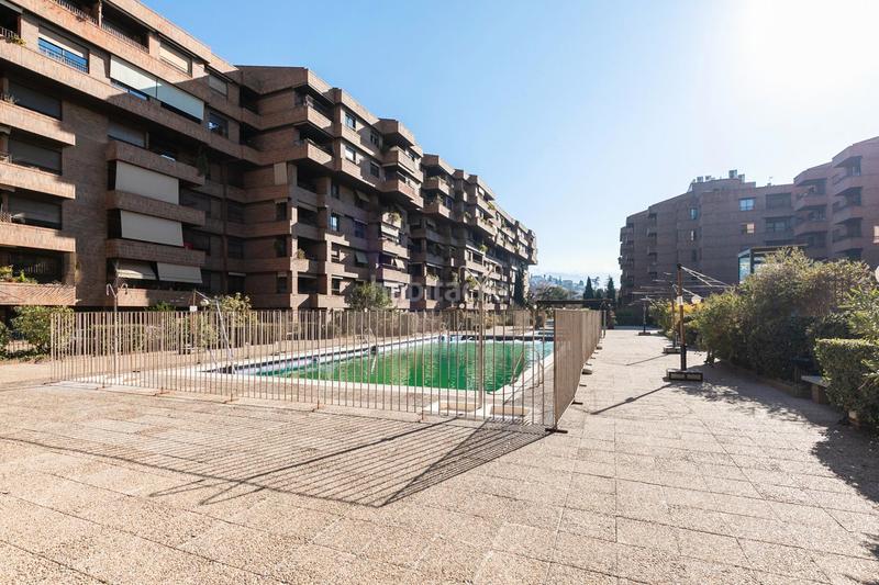 Foto fc055b1e-5783-427b-9da0-21f5cc1ad322. Piso ¡vive en el corazón con todo el confort y lujo que mereces! te presentamos esta espectacular propiedad situada en una en Granada
