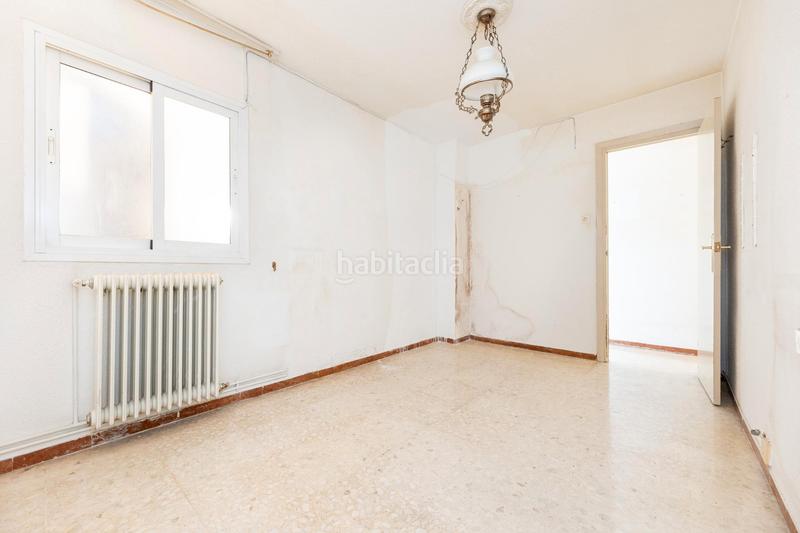 Foto 45569a39-a007-47e8-a7ff-8115c7618082. Piso junto a hipercor, en la calle cañaveral, y muy cerca de la facultad de ciencias, sale a la venta este piso en primera planta con a en Granada