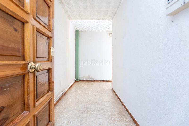 Foto 48d90313-577e-4e75-a9e6-ea0448e3f0a0. Piso junto a hipercor, en la calle cañaveral, y muy cerca de la facultad de ciencias, sale a la venta este piso en primera planta con a en Granada