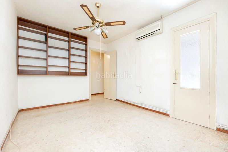 Foto 6f1cc8f7-29bd-4586-b65e-7b9e5aad376c. Piso junto a hipercor, en la calle cañaveral, y muy cerca de la facultad de ciencias, sale a la venta este piso en primera planta con a en Granada