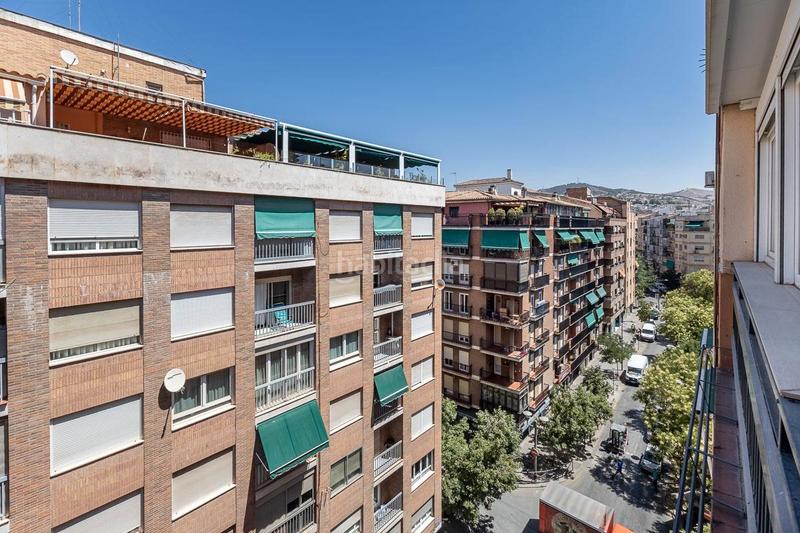 Foto 6b31942d-cf7d-4792-95fe-45face5028ee. Piso presentamos un espectacular piso ubicado en una planta alta en el corazón , a escasos pasos de la emblemática calle pedr en Granada