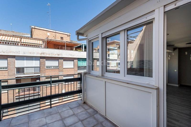 Foto ef98cbb0-dc88-4e59-900c-69ee98a7f079. Piso presentamos un espectacular piso ubicado en una planta alta en el corazón , a escasos pasos de la emblemática calle pedr en Granada