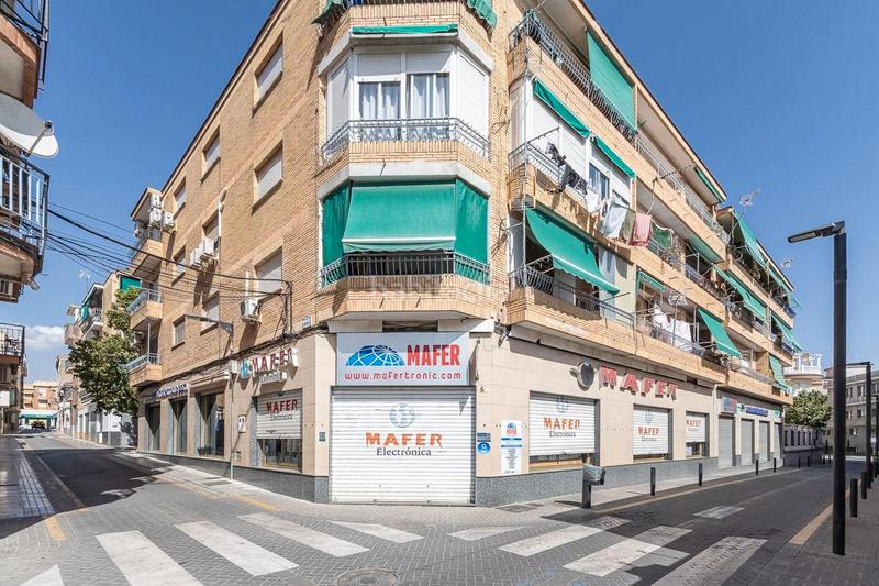 Foto 24f98a7f-279b-4646-ab9e-3638fb28ea7f. Piso presentamos un espectacular piso situado en la encantadora localidad , situado junto al ayuntamineto y a me en Maracena