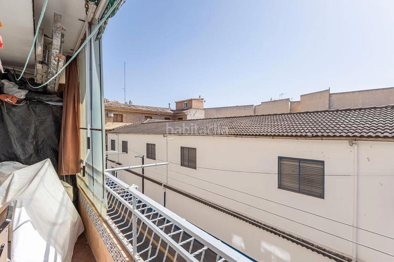 Foto 8ab5fa8c-7bfa-4903-bb1f-0c1dc7e9f7d9. Piso presentamos un espectacular piso situado en la encantadora localidad , situado junto al ayuntamineto y a me en Maracena
