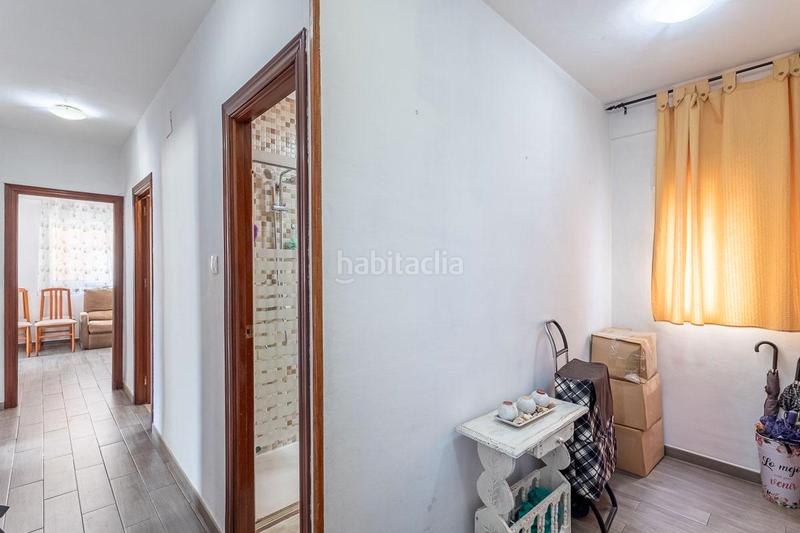 Foto e2fb0b91-d8ae-4cdf-8855-d6aca0a548b1. Piso presentamos un espectacular piso situado en la encantadora localidad , situado junto al ayuntamineto y a me en Maracena
