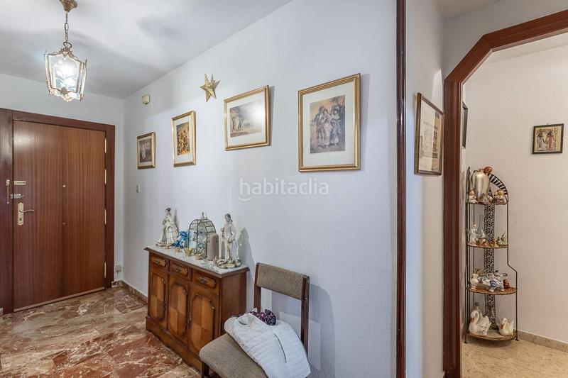 Foto 100b2e65-79dc-4246-b83b-5e3aa43c9634. Piso en el barrio de angustias, al noroeste de la ciudad y perteneciente al distrito de la chana, ponemos a tu disposición este exclusi en Granada