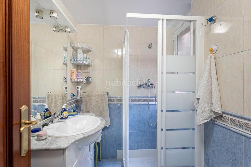 Foto 39d1c02a-bd26-4434-be31-8b1cc935b977. Piso en el barrio de angustias, al noroeste de la ciudad y perteneciente al distrito de la chana, ponemos a tu disposición este exclusi en Granada