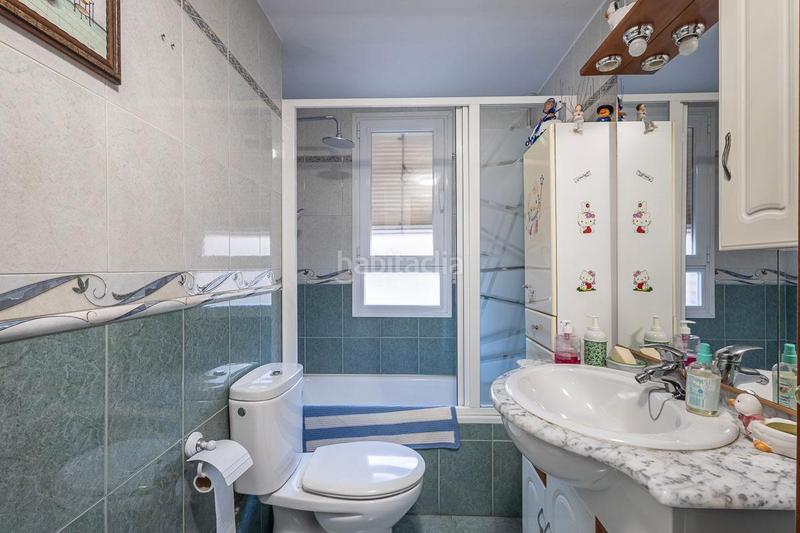 Foto a414a531-7c68-4f40-9f07-57a827d38a12. Piso en el barrio de angustias, al noroeste de la ciudad y perteneciente al distrito de la chana, ponemos a tu disposición este exclusi en Granada