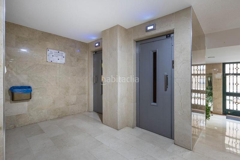 Foto b2c3e2f1-6c0b-41b0-a02e-758c585b26c3. Piso en el barrio de angustias, al noroeste de la ciudad y perteneciente al distrito de la chana, ponemos a tu disposición este exclusi en Granada