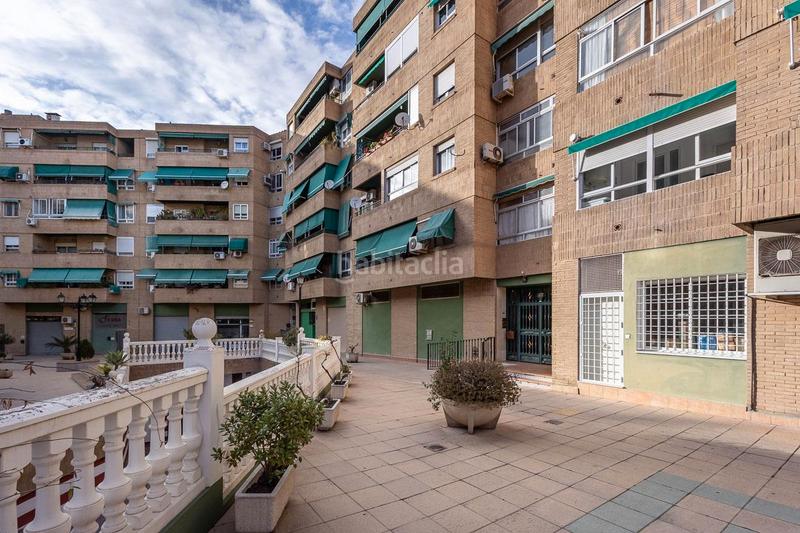 Foto b359fae3-ea2b-4c44-9d63-dafb5b398c29. Piso en el barrio de angustias, al noroeste de la ciudad y perteneciente al distrito de la chana, ponemos a tu disposición este exclusi en Granada