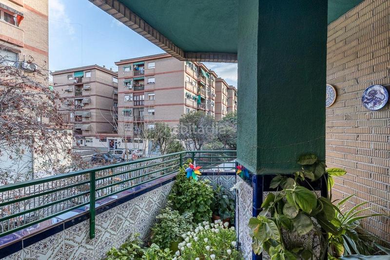 Foto d63de7e5-c210-40cb-b736-bf1dd75ccab0. Piso en el barrio de angustias, al noroeste de la ciudad y perteneciente al distrito de la chana, ponemos a tu disposición este exclusi en Granada