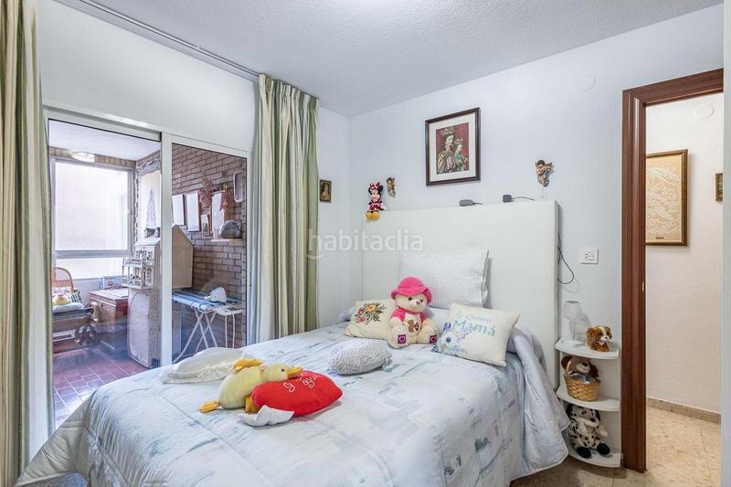 Foto daf36534-cc4b-4c68-b993-e01fd7e1b8a9. Piso en el barrio de angustias, al noroeste de la ciudad y perteneciente al distrito de la chana, ponemos a tu disposición este exclusi en Granada