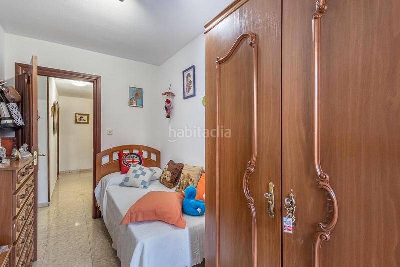 Foto ea140b80-6570-4b04-9ccb-4485d02b610e. Piso en el barrio de angustias, al noroeste de la ciudad y perteneciente al distrito de la chana, ponemos a tu disposición este exclusi en Granada