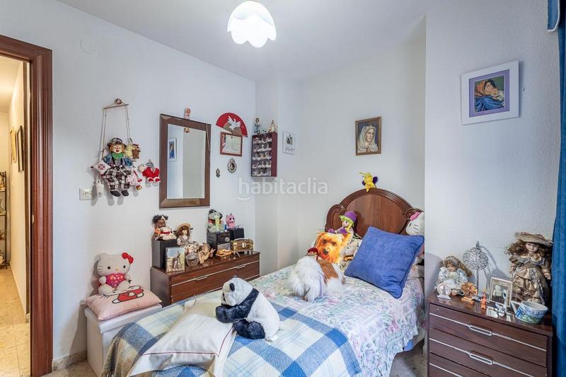 Foto ea4ffe14-b57b-4108-9e27-a7a29ac41c78. Piso en el barrio de angustias, al noroeste de la ciudad y perteneciente al distrito de la chana, ponemos a tu disposición este exclusi en Granada