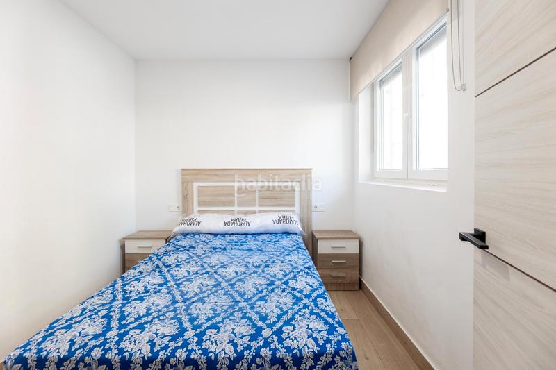 Foto e9cae11f-e857-4f73-9071-a22cb813168f. Apartamento presentamos este excepcional local reformado como vivienda en bajo totalmente reformado, ubicada en la chana junto a la avenida an en Granada
