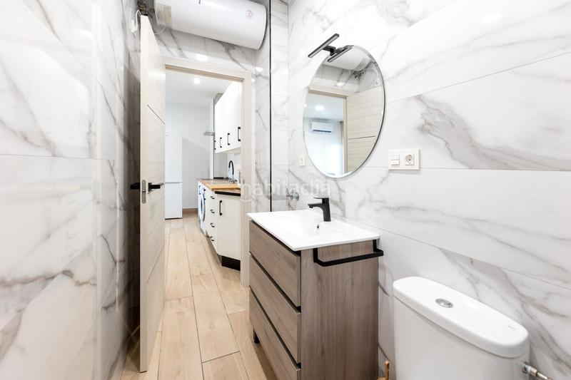 Foto ef4a1f47-77b2-4339-8cdd-3b9d296d757b. Apartamento presentamos este excepcional local reformado como vivienda en bajo totalmente reformado, ubicada en la chana junto a la avenida an en Granada
