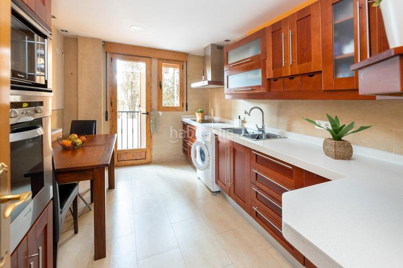 Foto f41a9bc7-6b6a-4806-84c9-22b2dcdad443. Casa pareada sale a la venta una fantastica vivienda unifamiliar pareada se trata de una vivienda con una parcela de 187 m2 y 225 m2 construid en Huétor Vega