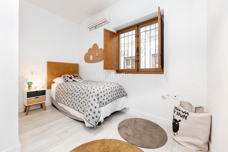 Foto d67cdeb0-067f-46fa-882b-75dff00cd60a. Piso vivienda en el corazón . calle casi peatonal, muy tranquila. completamente reformado con calidades altas. climatizadas t en Granada