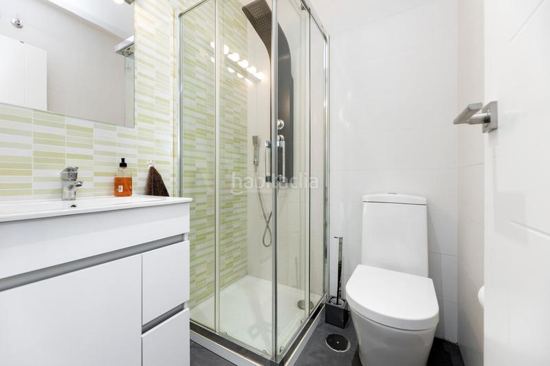 Foto d6e7f217-938a-4dc3-85a6-3656eab3cb9b. Piso vivienda en el corazón . calle casi peatonal, muy tranquila. completamente reformado con calidades altas. climatizadas t en Granada
