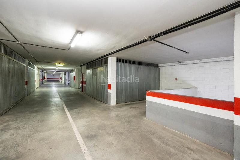 Foto bc63c18b-30d7-4d4b-a5bc-4ba0f6cfcf16. Parking coche en calle morena 1 comoda plaza de garaje en villarejo, junto camino de ronda, cerca de los juzgados y hospitales. junto parada de bus y metro. ademá en Granada