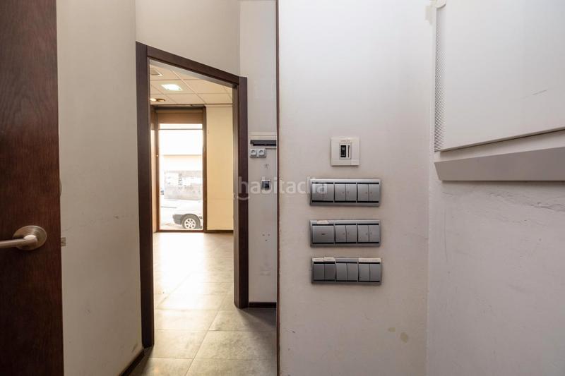 Foto ae2f4ea7-f28a-424a-969d-1d75248d77e9. Local comercial magnifico local en esquina en el barrio de los Pajaritos, junto caleta y estación ave, totalmente instalado. dispone de aire acond en Granada