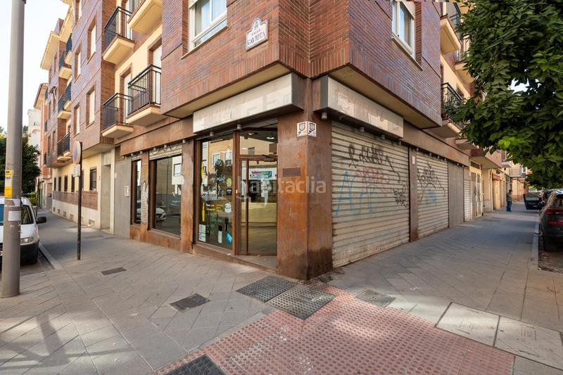 Foto b7155193-1395-4e6e-880b-715de98452c6. Local comercial magnifico local en esquina en el barrio de los Pajaritos, junto caleta y estación ave, totalmente instalado. dispone de aire acond en Granada