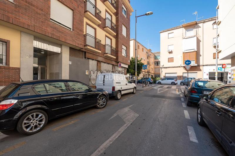 Foto d6ef3c78-4e8a-4510-a1d1-b10f7a702f91. Local comercial magnifico local en esquina en el barrio de los Pajaritos, junto caleta y estación ave, totalmente instalado. dispone de aire acond en Granada