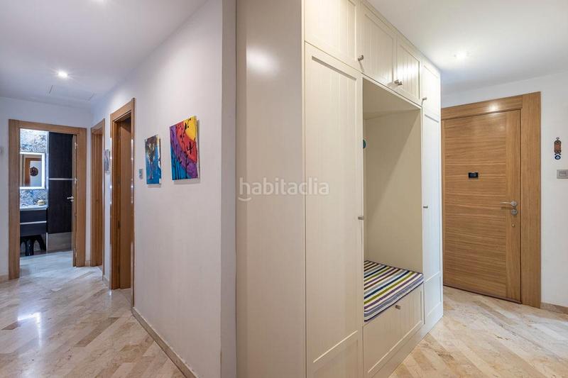Foto b375e05b-7981-496e-8b80-a977f3cfaf9e. Piso ¿buscas un hogar totalmente reformado con estilo y ubicación inmejorable? te presentamos esta auténtica joya en el casco histórico en Granada