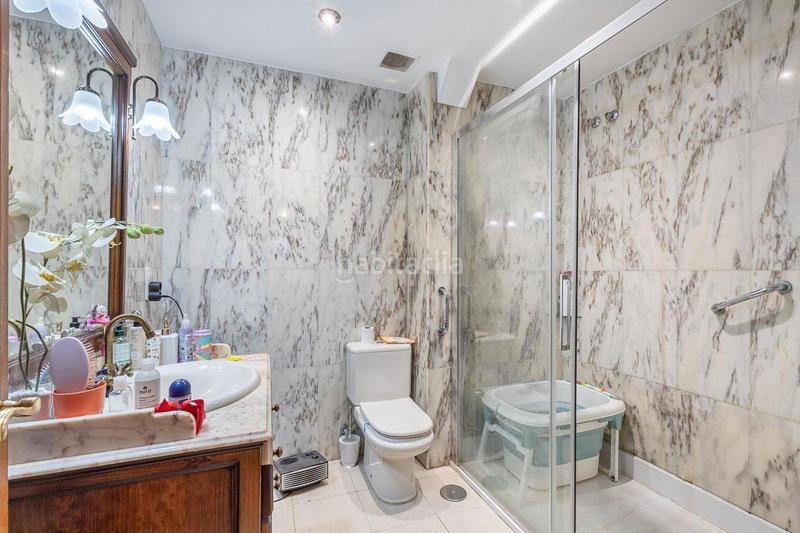 Foto f7d62953-5723-4930-aa79-d525bbfcbc45. Piso te presentamos un espectacular piso de 232 m² que combina amplitud, comodidad y luminosidad en cada rincón. este hogar, ideal para en Granada