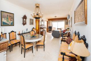 Appartement  Calle trajano. Sale a la venta un piso sensacional en la calle trajano. situado