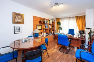 Appartement  Calle trajano. Te presentamos este amplio y luminoso piso de 134 m² construidos