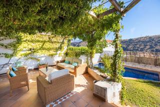 Chalet  Calle sala dos hermanas. Casa independiente con piscina y jardin en una ubicacion privile