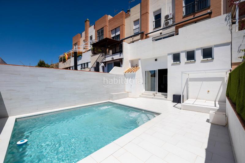 Foto 283ffa52-ae8b-4603-b2b5-c8f498e0d168. Reihenhaus mit kamin heizung parking pool in Crta. De la Sierra Granada