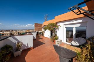 Attique  Calle el guerra. Descubre este exclusivo ático completamente reformado, con una e