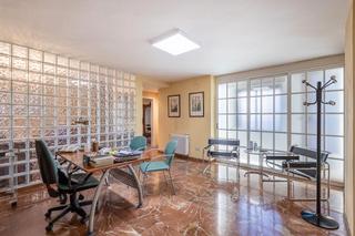 Appartement  Calle acera del darro. Seguro que lo reconoces. ponemos a la venta este emblemático pis