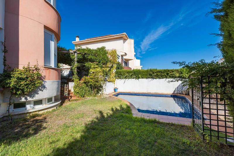 Foto 71d647e6-398e-40b1-8f5a-cd77df6554fd. Chalet avec cheminée chauffage piscine dans Crta. De la Sierra Granada