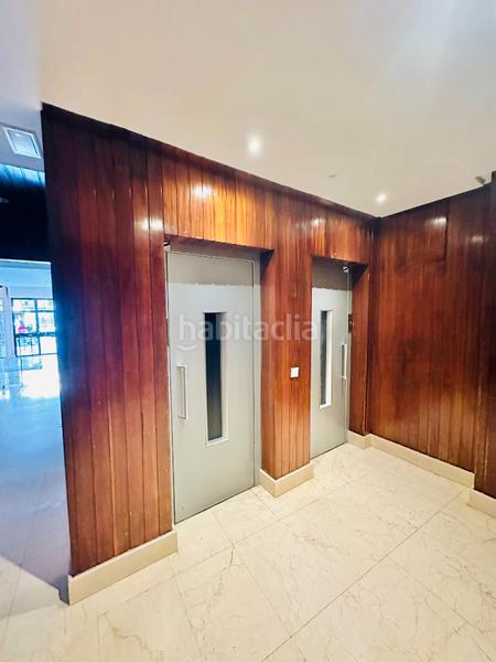 Foto 0d70978f-31fc-4adb-ba7d-3afe9cdc2a96. Alquiler piso disponibilidad inmediata fantastico piso sin muebles en calle recogidas pleno centro , es una quinta planta con ascensor en Granada