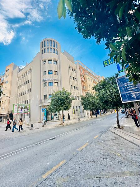 Foto 7b7c8ac2-f154-466a-9316-2fb071df1cda. Alquiler piso disponibilidad inmediata fantastico piso sin muebles en calle recogidas pleno centro , es una quinta planta con ascensor en Granada