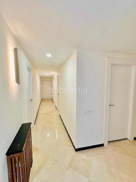 Foto c996522e-e2b0-4286-9b20-70d73a4dc9eb. Alquiler piso disponibilidad inmediata fantastico piso sin muebles en calle recogidas pleno centro , es una quinta planta con ascensor en Granada