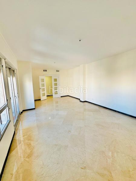 Foto ca83dfa0-bcf3-4280-b479-9bb839b60587. Alquiler piso disponibilidad inmediata fantastico piso sin muebles en calle recogidas pleno centro , es una quinta planta con ascensor en Granada