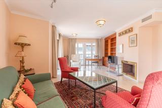 Piso  Calle madre teresa. Gran piso de 181 m² muy exterior y luminoso, situado en una de l