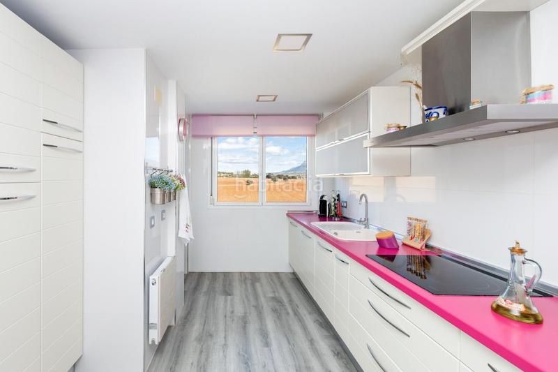 Foto 95e79d79-6385-4d5b-bb42-5e362358fec5. Flat with heating pool in Atarfe