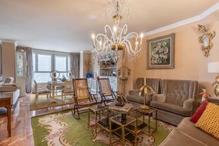 Pis  Plaza de las descalzas. Te presentamos un espectacular piso de 232 m² que combina amplit